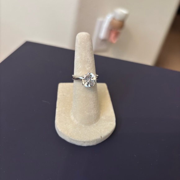 CZ 925 QVC NWT Stunning Silver Women's Ring with Crystal Accent size 4 - Picture 3 of 5